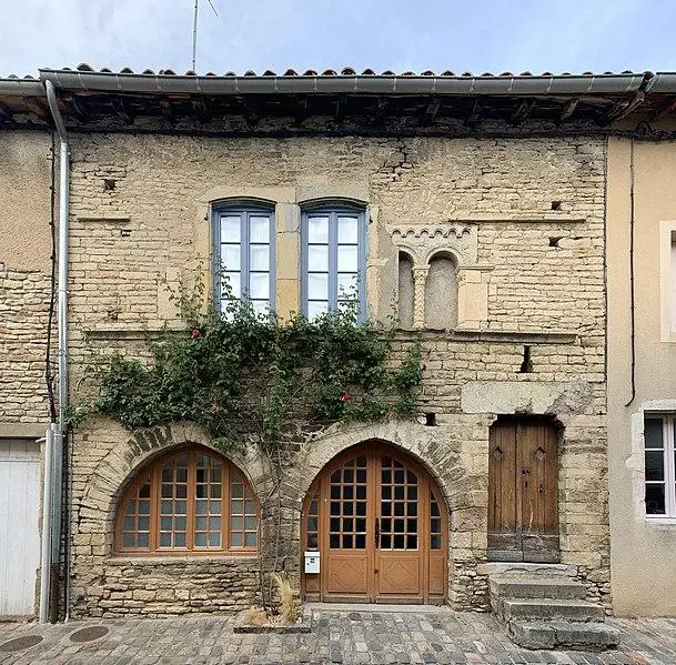 Foto von Romaneske Haus, Maison Descours genannt - Chabe01 - © Creative Commons (https://creativecommons.org/licenses/by-sa/4.0/deed.fr)