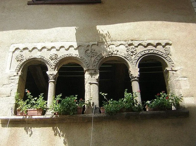 Foto von Romanesque Haus - Jan Sokol - © Creative Commons (https://creativecommons.org/licenses/by-sa/4.0/deed.fr)