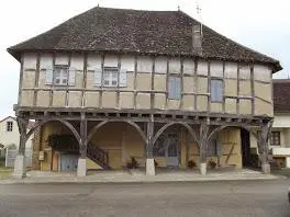 Foto von Holzseiten - H.p.frei - © Creative Commons (https://creativecommons.org/licenses/by-sa/4.0/deed.fr)
