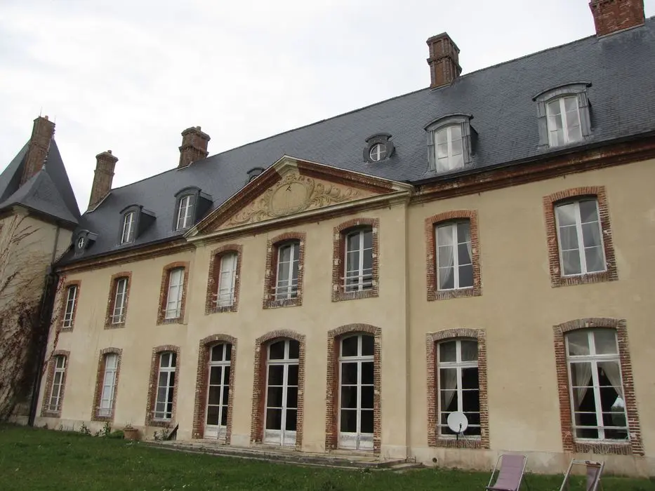 Foto von Schloss - POP Plateforme Ouverte du Patrimoine / Base Mérimée - © Ministère de la Culture (France), Direction régionale des affaires culturelles de Bourgogne-Franche-Comté – Diffusion restreinte