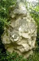 Foto de Menhir dice la piedra en colon - Riton93 - © Creative Commons (https://creativecommons.org/licenses/by-sa/4.0/deed.fr)