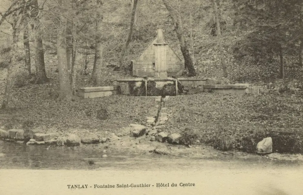 Foto von Fontaine Saint-Gauthier in COMMISSEY - POP Plateforme Ouverte du Patrimoine / Base Mérimée - © Ministère de la Culture (France), Médiathèque du patrimoine et de la photographie, tous droits réservés