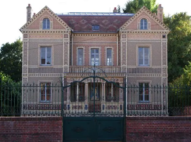 Foto di Boulenger House and Factory - Alain.Darles - © Creative Commons (https://creativecommons.org/licenses/by-sa/4.0/deed.fr)