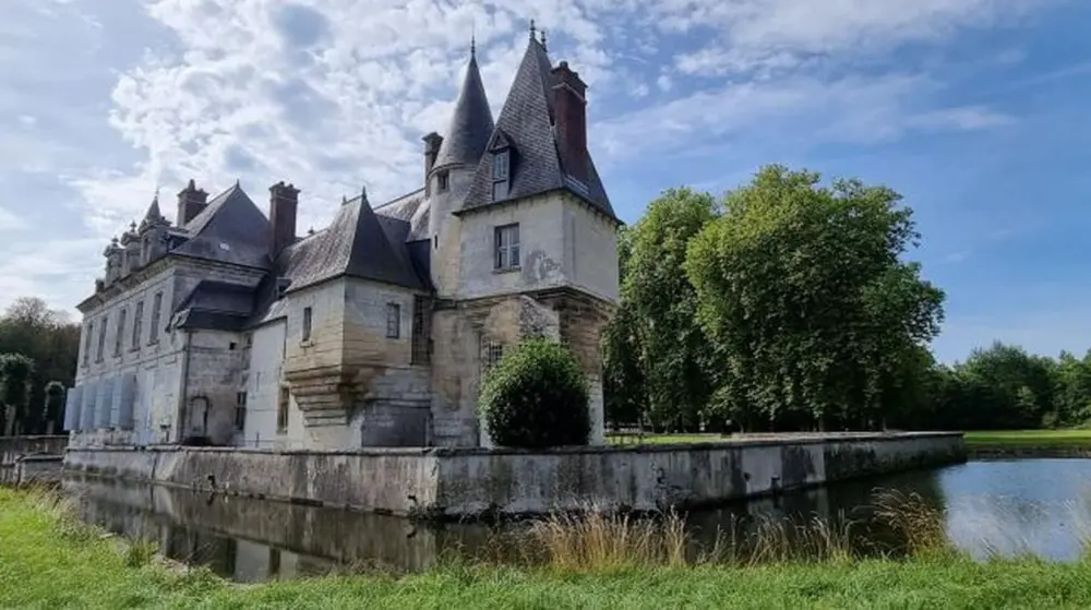 Foto di Castello - POP Plateforme Ouverte du Patrimoine / Base Mérimée - © Ministère de la Culture (France), Direction Régionale des Affaires Culturelles des Hauts-de-France – Tous droits réservés 