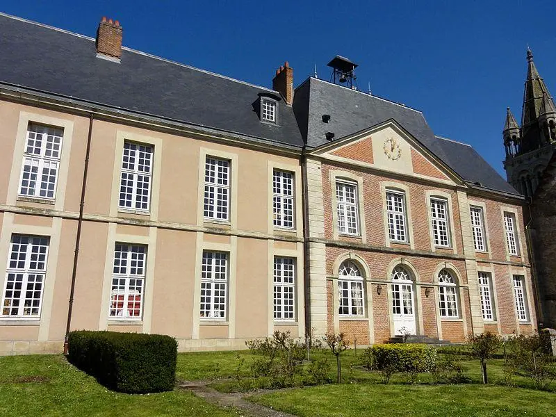 Foto di Château de Bresles, ex residenza dei vescovi di Beauvais - P.poschadel - © Creative Commons (https://creativecommons.org/licenses/by-sa/4.0/deed.fr)