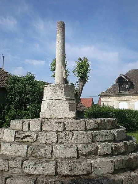Foto di Il Calvario rimane - Guillaume de clermont 60 - © Creative Commons (https://creativecommons.org/licenses/by-sa/4.0/deed.fr)