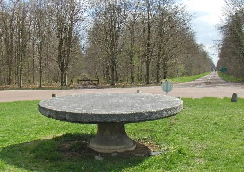 Foto de Mesa del rey, dice Table Post - Mel22 - © Creative Commons (https://creativecommons.org/licenses/by-sa/4.0/deed.fr)