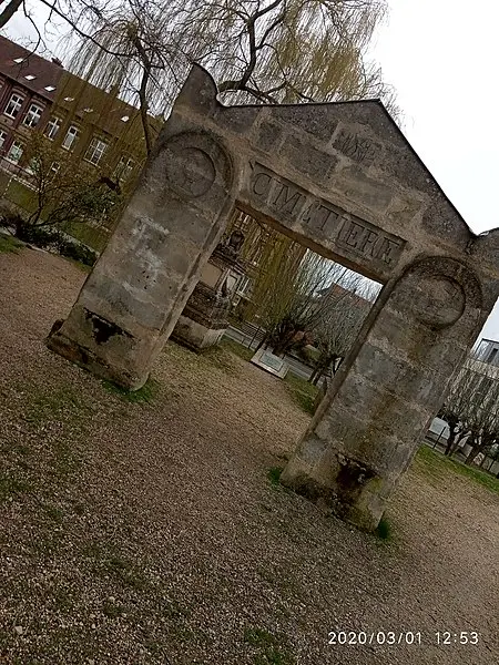 Foto di Cimitero di ClaMart - PoSOL120 - © Creative Commons (https://creativecommons.org/licenses/by-sa/4.0/deed.fr)