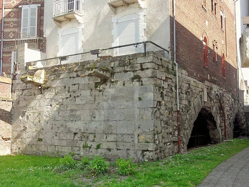 Foto di Jeanne D'Arc Bridge sotto la casa (Les Arches) - P.poschadel - © Creative Commons (https://creativecommons.org/licenses/by-sa/4.0/deed.fr)