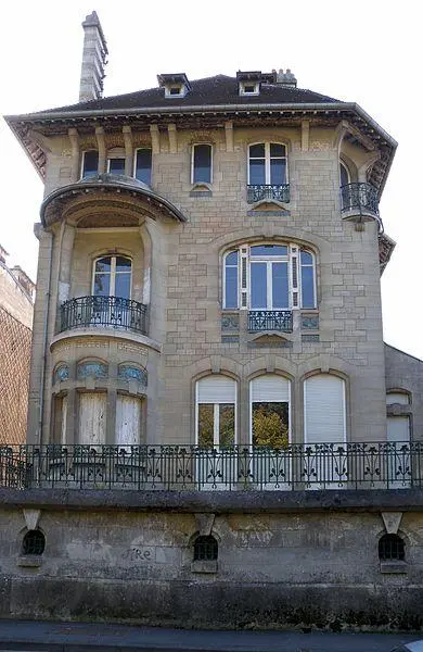 Foto di Villa Marcot, ora annessa al Jacques-Monod College - JM BACCIOCHINI - © Creative Commons (https://creativecommons.org/licenses/by-sa/4.0/deed.fr)