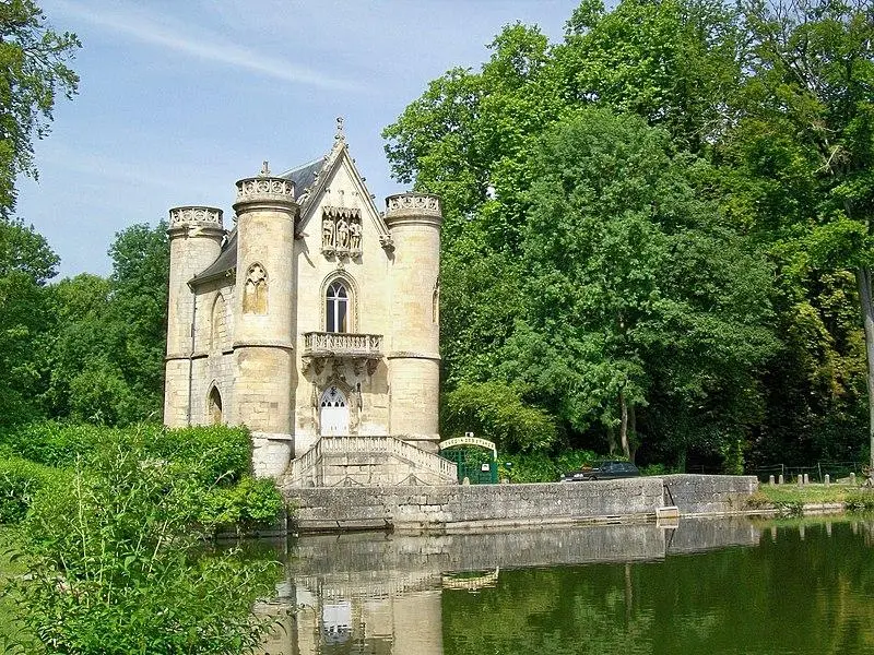 Foto di Castello della regina bianca - P.poschadel - © Creative Commons (https://creativecommons.org/licenses/by-sa/4.0/deed.fr)