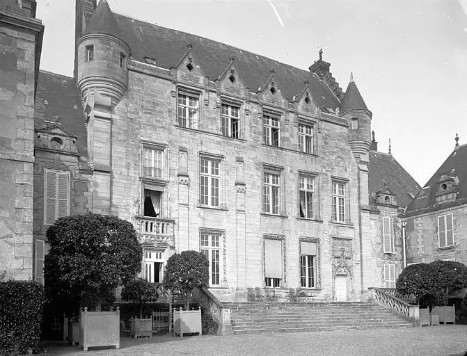 Foto de Castillo - Félix Martin-Sabon (1846–1933) Autres noms Felix M - © Creative Commons (https://creativecommons.org/licenses/by-sa/4.0/deed.fr)