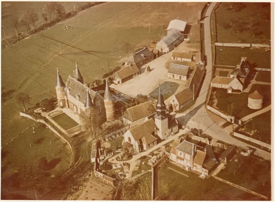 Foto di Castello - POP Plateforme Ouverte du Patrimoine / Base Mérimée - © Ministère de la Culture (France), Médiathèque du patrimoine et de la photographie, Tous droits réservés 