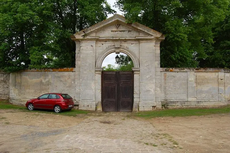 Foto di Vecchio castello - POP Plateforme Ouverte du Patrimoine / Base Mérimée - © Ministère de la Culture (France), Médiathèque du patrimoine et de la photographie, droits réservés