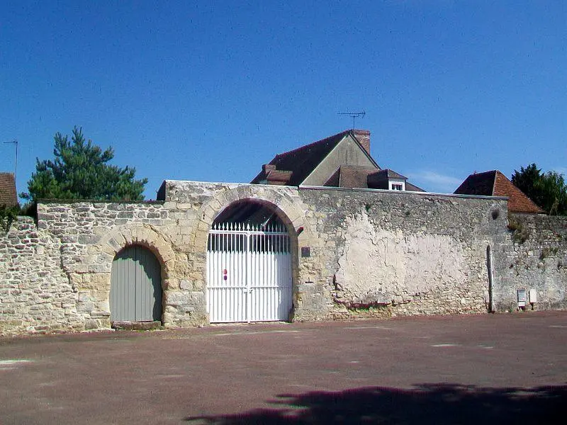 Foto di Fattoria, a sinistra guardando la chiesa - P.poschadel - © Creative Commons (https://creativecommons.org/licenses/by-sa/4.0/deed.fr)