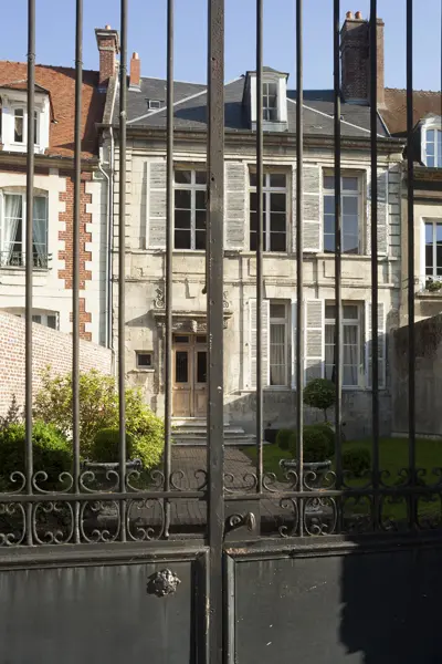 Foto di Case canoniche - PMRMaeyaert - © Creative Commons (https://creativecommons.org/licenses/by-sa/4.0/deed.fr)