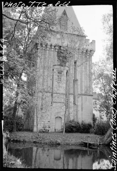 Foto di Vecchio castello - POP Plateforme Ouverte du Patrimoine / Base Mérimée - © Ministère de la Culture (France), Médiathèque du patrimoine et de la photographie, diffusion RMN-GP