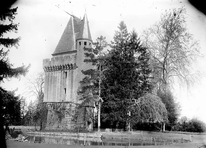 Foto di Vecchio castello - POP Plateforme Ouverte du Patrimoine / Base Mérimée - © Ministère de la Culture (France), Médiathèque du patrimoine et de la photographie, diffusion RMN-GP