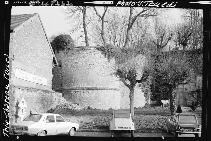 Foto di Altoparlante in piazza - POP Plateforme Ouverte du Patrimoine / Base Mérimée - © Ministère de la Culture (France), Médiathèque du patrimoine et de la photographie, diffusion RMN-GP