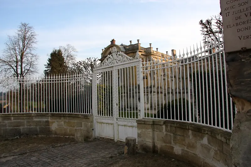 Foto di Versigny Castle - OwenPhil - © Creative Commons (https://creativecommons.org/licenses/by-sa/4.0/deed.fr)