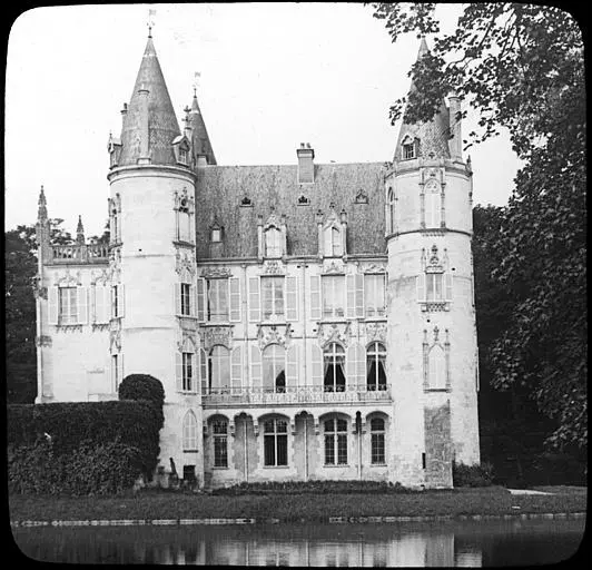 Foto di Castello - POP Plateforme Ouverte du Patrimoine / Base Mérimée - © Ministère de la Culture (France), Médiathèque du patrimoine et de la photographie, diffusion RMN-GP