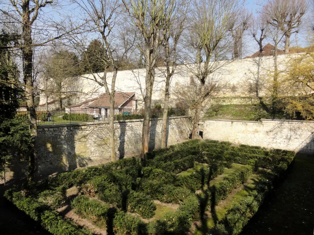 Foto di Vecchi bastioni - Sous licence Creative Commons (https://creativecommons.org/licenses/by-sa/4.0/deed.fr) - Par P.poschadel - © Creative Commons (https://creativecommons.org/licenses/by-sa/4.0/deed.fr)
