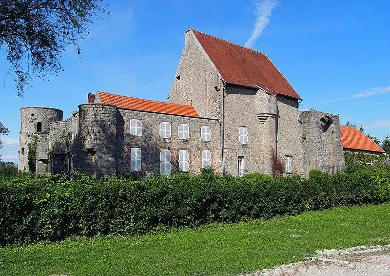 Foto von Altes Feudalschloss - Phinou - © Creative Commons (https://creativecommons.org/licenses/by-sa/4.0/deed.fr)