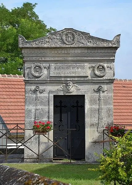 Foto von Mausoleum von General Charpentier - Pline - © Creative Commons (https://creativecommons.org/licenses/by-sa/4.0/deed.fr)
