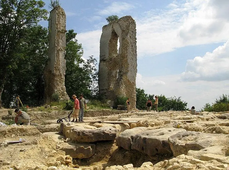 Foto de Restos del castillo - Markus3 (Marc ROUSSEL) - © Creative Commons (https://creativecommons.org/licenses/by-sa/4.0/deed.fr)
