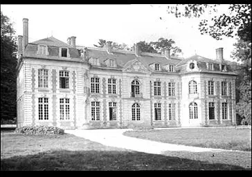 Foto di Castello - POP Plateforme Ouverte du Patrimoine / Base Mérimée - © Ministère de la Culture (France), Médiathèque du patrimoine et de la photographie, diffusion RMN-GP