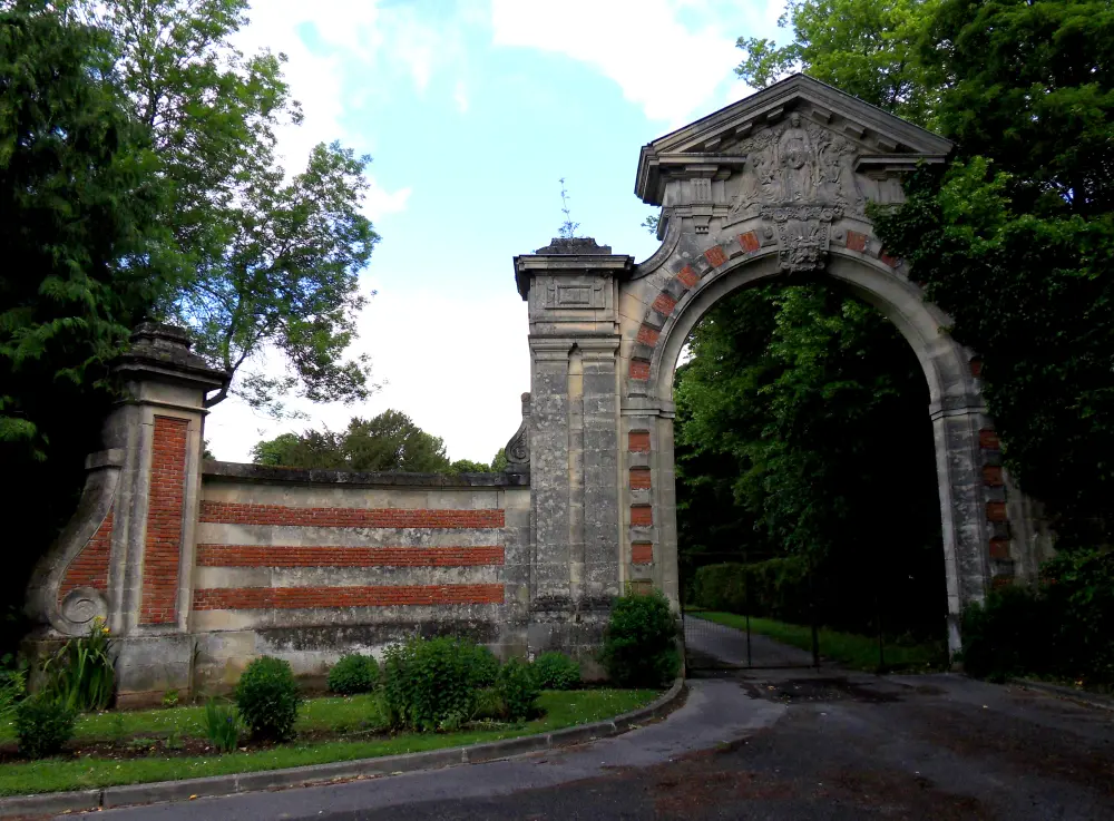 Foto von Schloss - Sous licence Creative Commons (https://creativecommons.org/licenses/by-sa/4.0/deed.fr) - Par Markus3~commonswiki - © Creative Commons (https://creativecommons.org/licenses/by-sa/4.0/deed.fr)