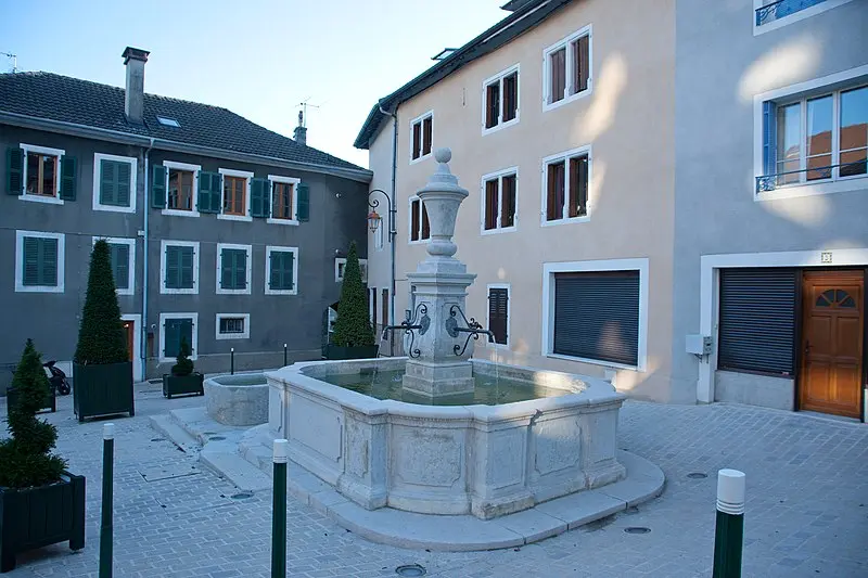 Foto di Fontana - Ludovic Péron - © Creative Commons (https://creativecommons.org/licenses/by-sa/4.0/deed.fr)
