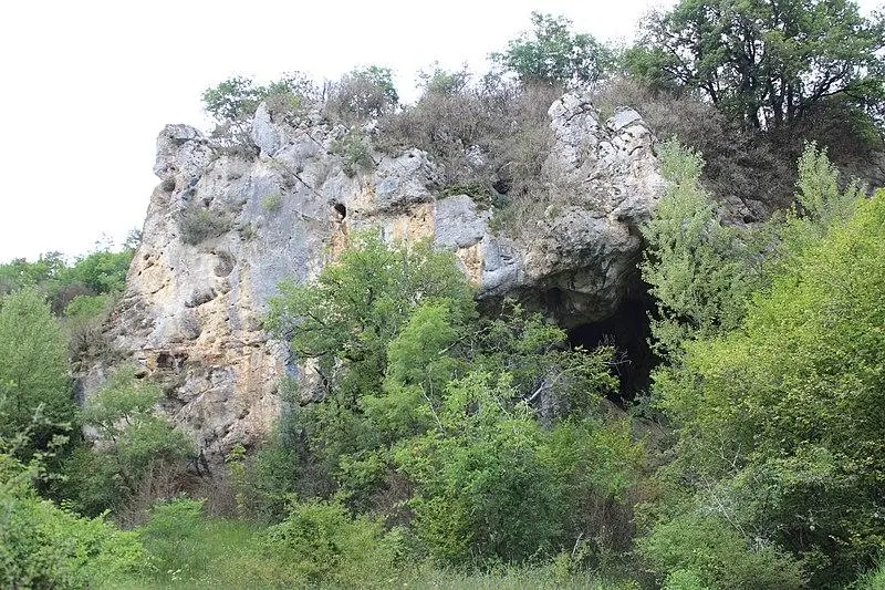 Foto von Roche Shelter of the Colombière - Chabe01 - © Creative Commons (https://creativecommons.org/licenses/by-sa/4.0/deed.fr)