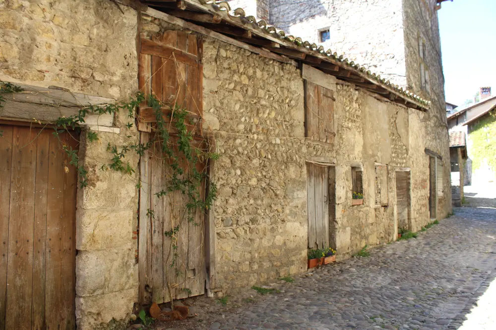 Foto di Ecurie Gerlier - Sous licence Creative Commons (https://creativecommons.org/licenses/by-sa/4.0/deed.fr) - Par Chabe01 - © Creative Commons (https://creativecommons.org/licenses/by-sa/4.0/deed.fr)