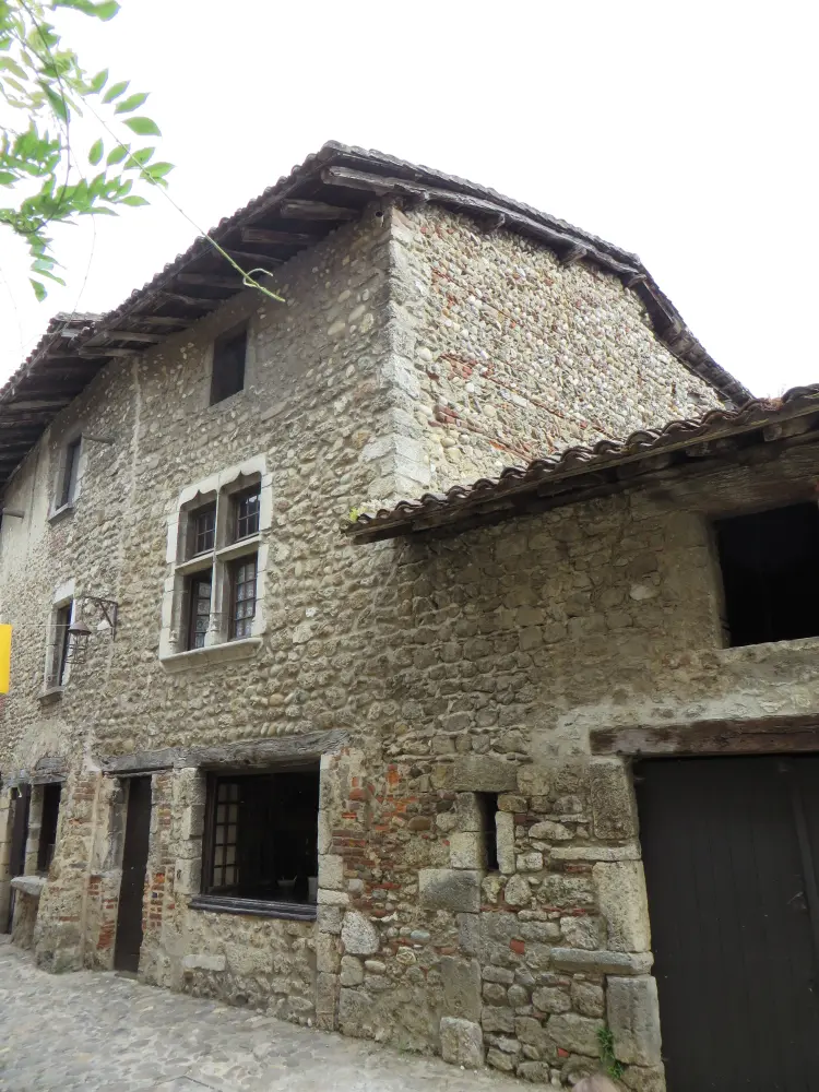Foto von Gebäude namens House Falconnet - Sous licence Creative Commons (https://creativecommons.org/licenses/by-sa/4.0/deed.fr) - Par BUFO88 - © Creative Commons (https://creativecommons.org/licenses/by-sa/4.0/deed.fr)