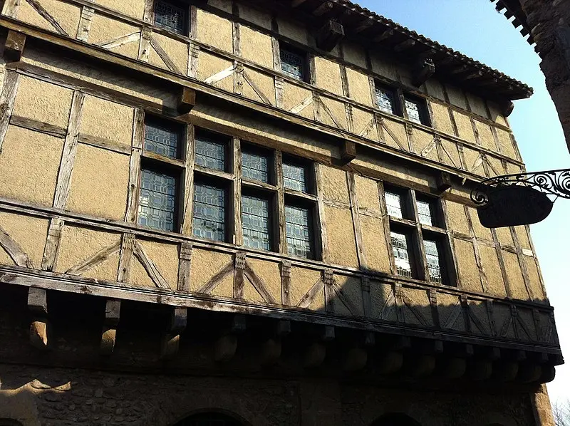 Foto von Gebäude namens Maison Jean Escoffier - Benoît Prieur (1975–) DescriptionFrench Wikimedian - © Creative Commons (https://creativecommons.org/licenses/by-sa/4.0/deed.fr)