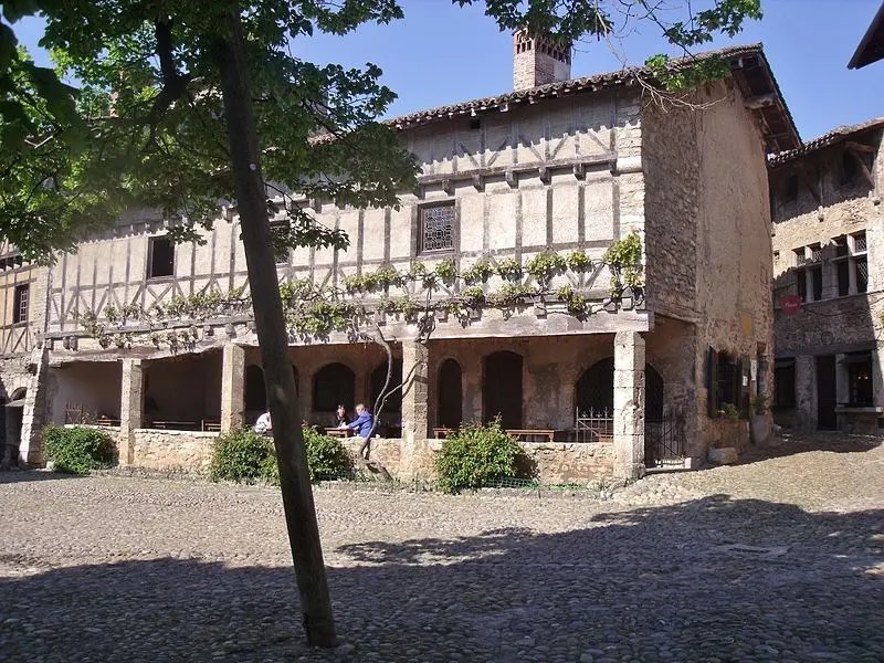 Foto von Gebäude namens Maison Jean Escoffier - Peter Broster - © Creative Commons (https://creativecommons.org/licenses/by-sa/4.0/deed.fr)