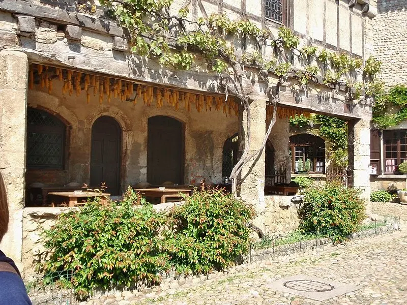 Foto von Gebäude namens Maison Jean Escoffier - Peter Broster - © Creative Commons (https://creativecommons.org/licenses/by-sa/4.0/deed.fr)