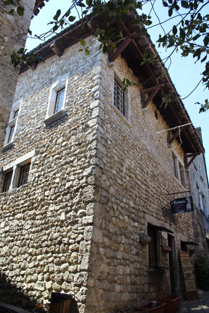 Foto de Hogar - Sous licence Creative Commons (https://creativecommons.org/licenses/by-sa/4.0/deed.fr) - Par Chabe01 - © Creative Commons (https://creativecommons.org/licenses/by-sa/4.0/deed.fr)