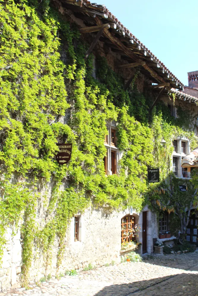 Foto de Casas y murallas que dependen de ello - Sous licence Creative Commons (https://creativecommons.org/licenses/by-sa/4.0/deed.fr) - Par Chabe01 - © Creative Commons (https://creativecommons.org/licenses/by-sa/4.0/deed.fr)