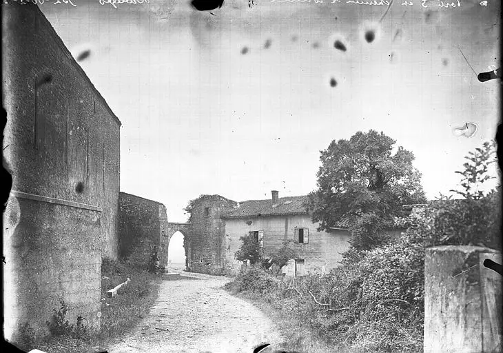 Foto de Ramparts (restos) - POP Plateforme Ouverte du Patrimoine / Base Mérimée - © Ministère de la Culture (France), Médiathèque du patrimoine et de la photographie, diffusion RMN-GP