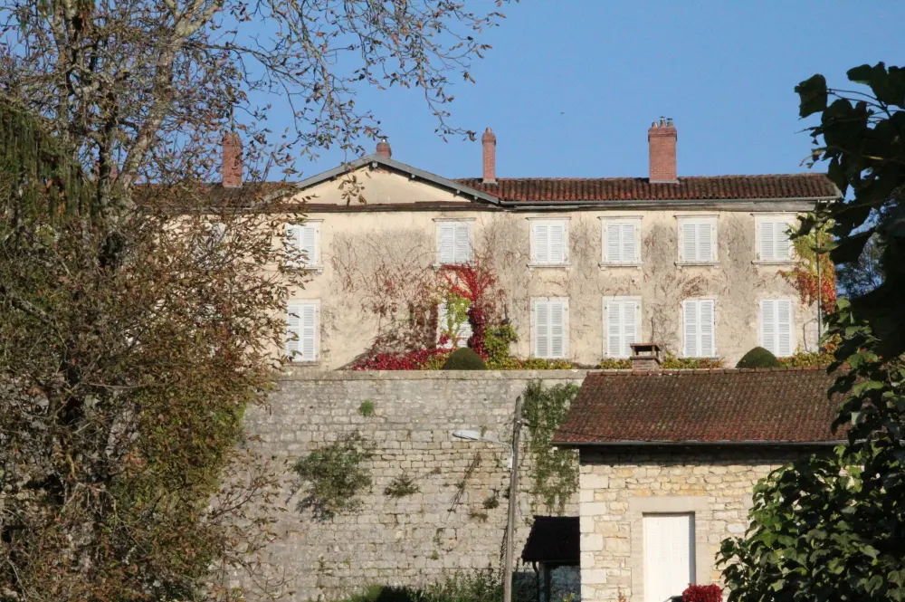 Foto von Schloss - Sous licence Creative Commons (https://creativecommons.org/licenses/by-sa/4.0/deed.fr) - Par Thierry de Villepin - © Creative Commons (https://creativecommons.org/licenses/by-sa/4.0/deed.fr)