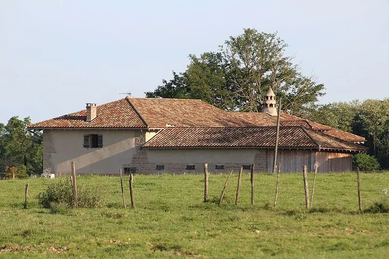 Foto di Azienda agricola - Chabe01 - © Creative Commons (https://creativecommons.org/licenses/by-sa/4.0/deed.fr)