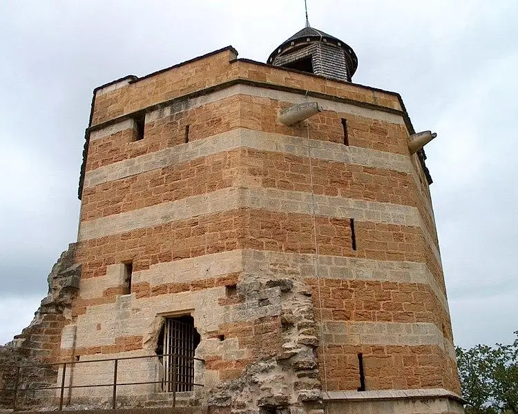 Foto von Schloss (Ruinen des Alten) - Wishmaster - © Creative Commons (https://creativecommons.org/licenses/by-sa/4.0/deed.fr)