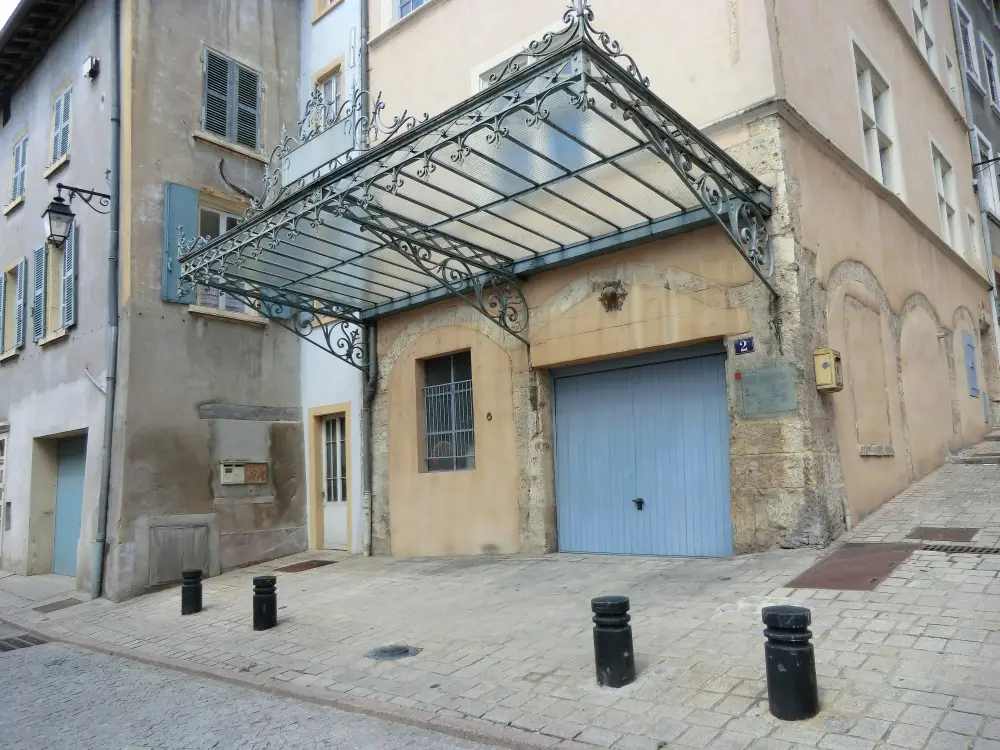 Foto von Kriegerhaus - Sous licence Creative Commons (https://creativecommons.org/licenses/by-sa/4.0/deed.fr) - Par Benoît Prieur - © Creative Commons (https://creativecommons.org/licenses/by-sa/4.0/deed.fr)