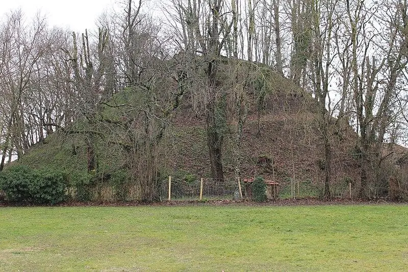 Foto von Feudal Motte nannte Poype de Villars - Chabe01 - © Creative Commons (https://creativecommons.org/licenses/by-sa/4.0/deed.fr)