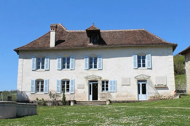 Foto di Casa chiamata Children of Izieu, o House of Izieu, memoriale di bambini ebrei sterminati - Chabe01 - © Creative Commons (https://creativecommons.org/licenses/by-sa/4.0/deed.fr)