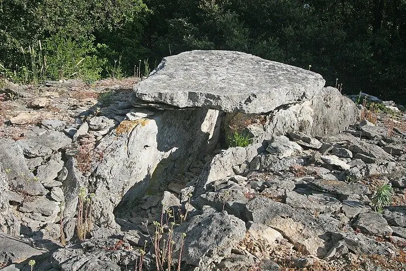 Foto von Dolmen - Petr1888 - © Creative Commons (https://creativecommons.org/licenses/by-sa/4.0/deed.fr)