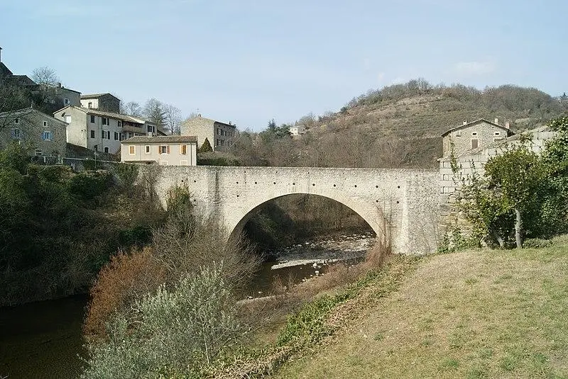 Foto von Pont Sur l'ouveze - Angelwhite - © Creative Commons (https://creativecommons.org/licenses/by-sa/4.0/deed.fr)