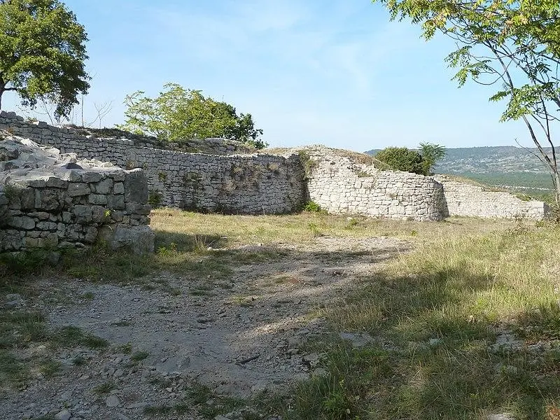 Foto von North Jastres Oppidum - Jmerlant - © Creative Commons (https://creativecommons.org/licenses/by-sa/4.0/deed.fr)